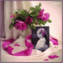 Пазл: Девочка с розовым шиповником