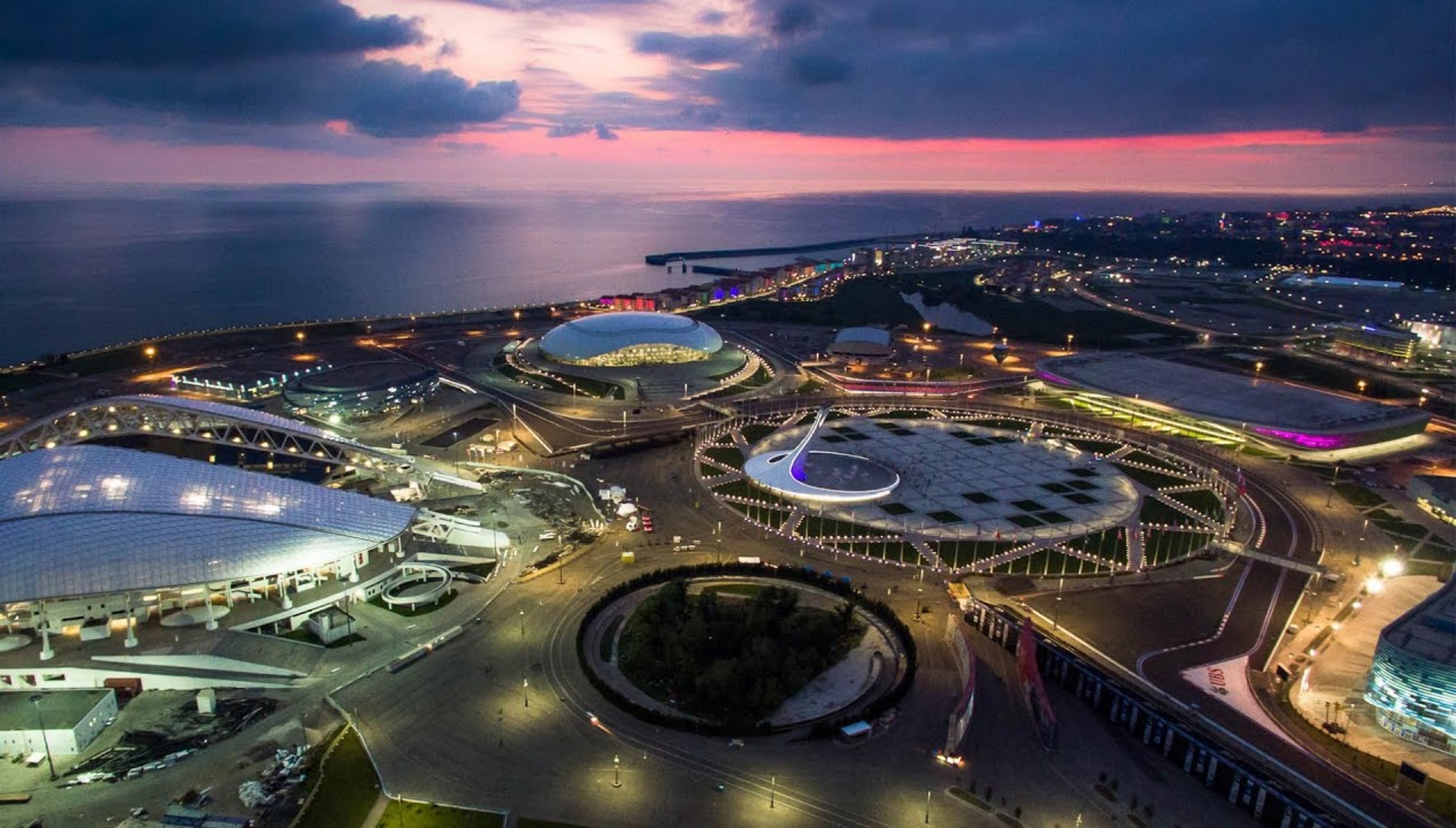 Набережная города сочи. Центральный сочи. Сочи олимпийский парк сочи. Золотой треугольник сочи фото. Набережная города сочи.