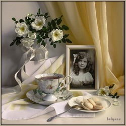 Пазл: Девочка с шиповником