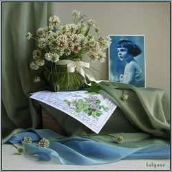 Пазл: Девочка с белым клевером