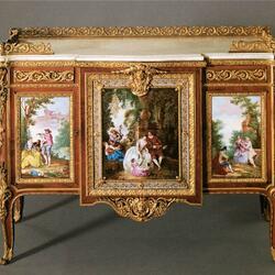 Пазл: Антикварная мебель с фарфоровыми вставками