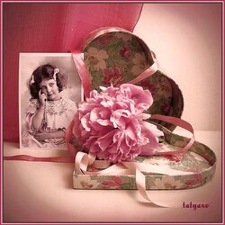 Пазл: Девочка с пионом