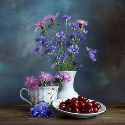 Пазл: Васильки и вишня 