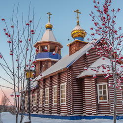 Пазл: Грозди рябины около храма