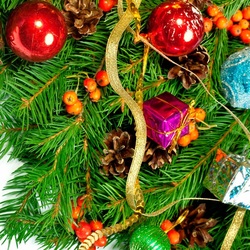 Пазл: Украшенная ветвь