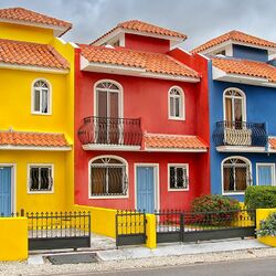 Пазл: Яркий квартальчик