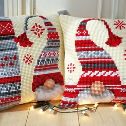 Пазл: Вышитые подушки