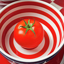 Пазл: Помидор в красно-белой миске