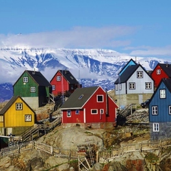 Пазл: Разноцветные домики