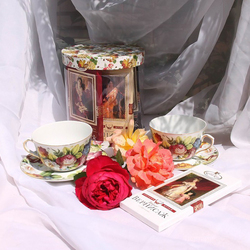 Пазл: Натюрморт с цветами, чашками и путеводителем по музею