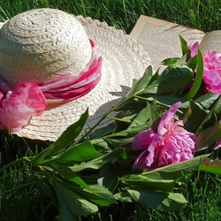 Пазл: Пионы, книга и соломенная шляпка