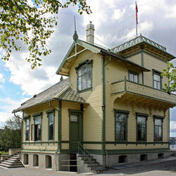 Пазл: Загородный коттедж