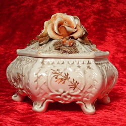 Пазл: Фарфоровая шкатулка