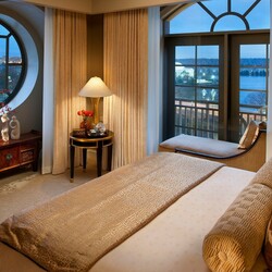 Пазл: Спальня в золотых тонах