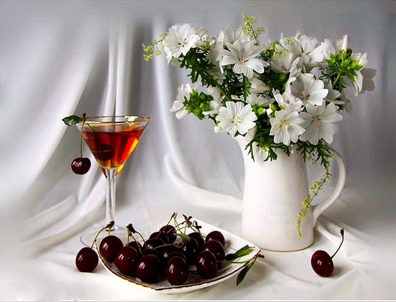 Бокал вина и выходной. Фотонатюрморты Elen Gardzey. Цветы в бокале. Натюрморт с вишнями. Вино и цветы.