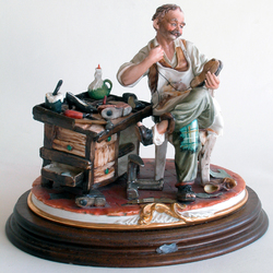 Пазл: Фарфоровая статуэтка. Сапожник