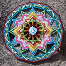 Пазл: Мандала, сплетенная из пряжи