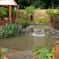 Пазл: Дворик с прудом