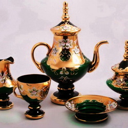 Пазл: Набор посуды из богемского стекла