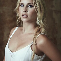 Пазл: Клер Холт