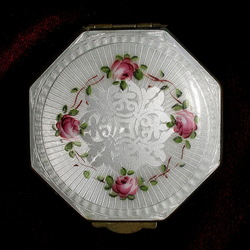 Пазл: Пудренница