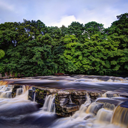Пазл: У водопада