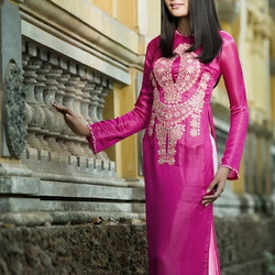 Пазл: Девушка во вьетнамском костюме