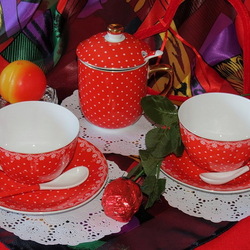 Пазл: Посуда в горошек