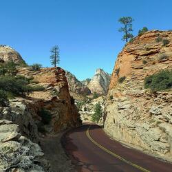 Пазл: Дорога среди гор