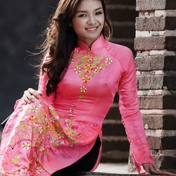 Пазл: Девушка во вьетнамском костюме