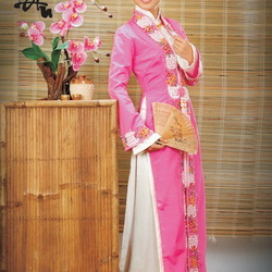 Пазл: Девушка во вьетнамском костюме