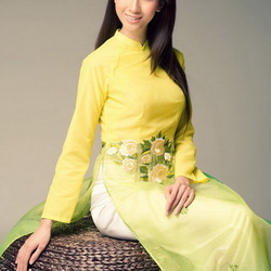 Пазл: Девушка во вьетнамском костюме