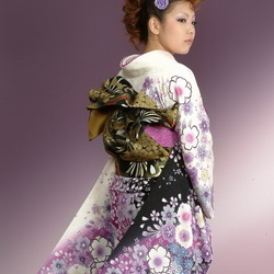 Пазл: Девушка в японском костюме