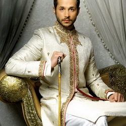Пазл: Мужчина в индийском костюме