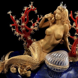 Пазл: Драгоценная статуэтка