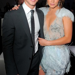 Пазл: Никки Рид и Тэйлор Лотнер