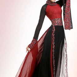 Пазл: Девушка во вьетнамском костюме