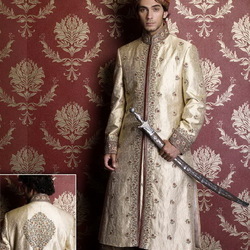 Пазл: Мужчина в индийском костюме