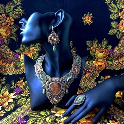 Пазл:  Русские самоцветы и  Павлопосадские платки