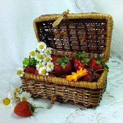 Пазл: Плетеный сундучок