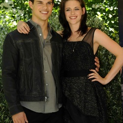 Пазл: Кристен Стюарт и Тэйлор Лотнер