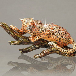 Пазл: Драгоценная статуэтка