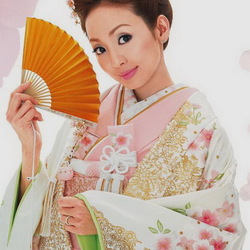 Пазл: Девушка в японском костюме