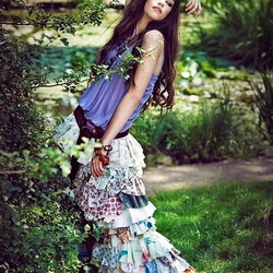 Пазл: Девушка в цыганском костюме