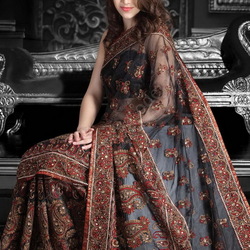 Пазл: Девушка в индийском сари