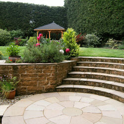 Пазл: Беседка в саду