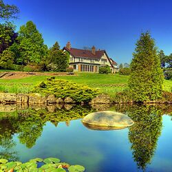 Пазл: Домик у реки