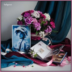 Пазл: Девочка с гвоздичками