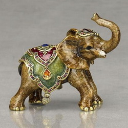 Пазл: Драгоценная статуэтка