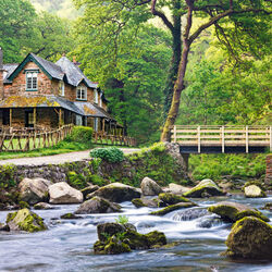Пазл: Домик у реки
